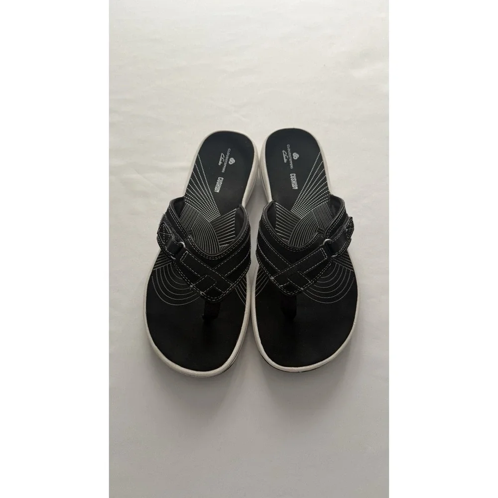 Clarks Cloudsteppers for Women In A Size 8 GUC Black with Hook and Loop Strap